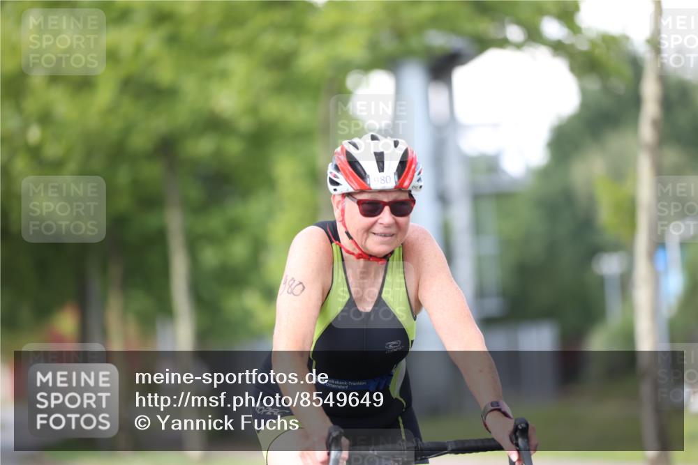 10.08.2025 - GEWOBA Citytriathlon Bremen Yannick Fuchs http://msf.ph/oto/8549649 10.08.2025 13:29:35 Radfahren 980, 1032 meine-sportfotos.de