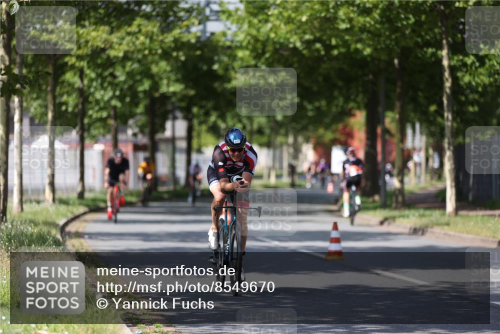 10.08.2025 - GEWOBA Citytriathlon Bremen Yannick Fuchs http://msf.ph/oto/8549670 10.08.2025 12:19:55 Radfahren 554, 639, 719, 739, 764, 782, 784, 841, 920, 1027 meine-sportfotos.de