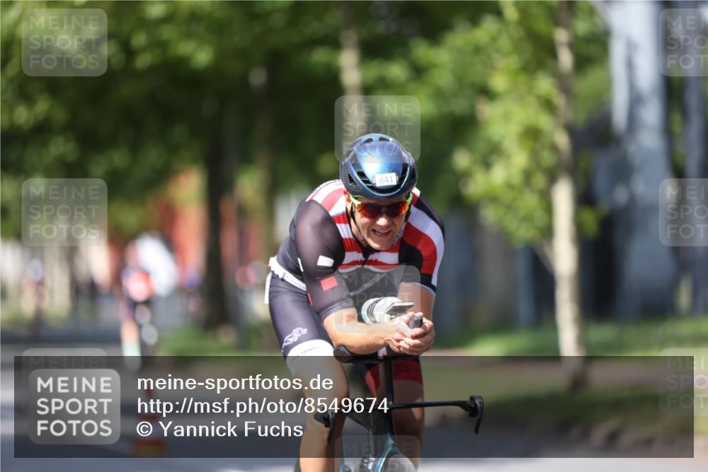10.08.2025 - GEWOBA Citytriathlon Bremen Yannick Fuchs http://msf.ph/oto/8549674 10.08.2025 12:19:56 Radfahren 554, 639, 719, 739, 764, 782, 784, 841, 920, 1027 meine-sportfotos.de
