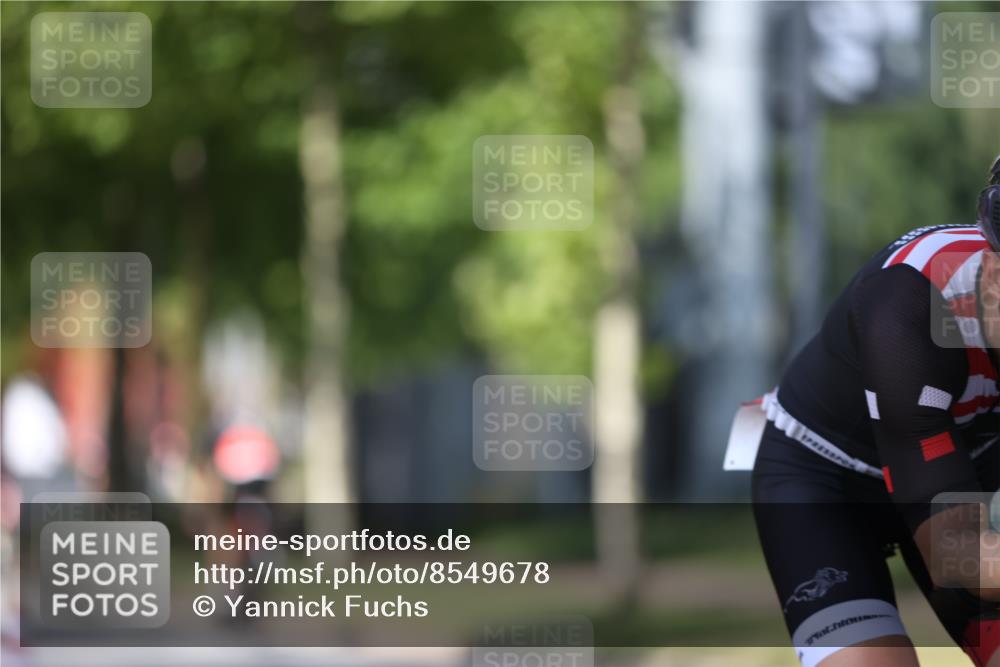 10.08.2025 - GEWOBA Citytriathlon Bremen Yannick Fuchs http://msf.ph/oto/8549678 10.08.2025 12:19:56 Radfahren 554, 639, 719, 739, 764, 782, 784, 841, 920, 1027 meine-sportfotos.de