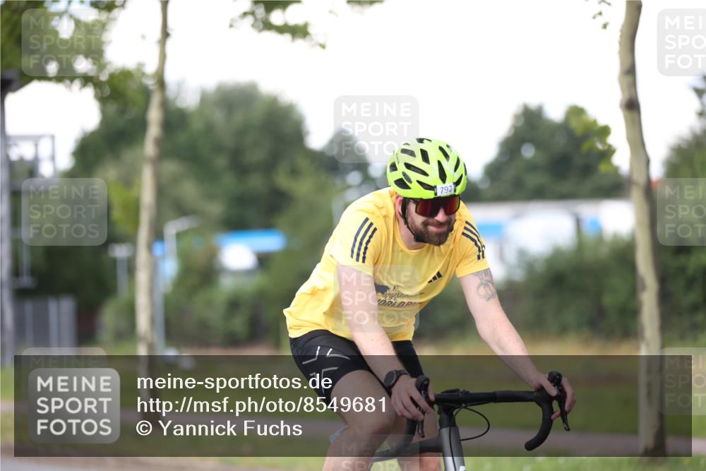10.08.2025 - GEWOBA Citytriathlon Bremen Yannick Fuchs http://msf.ph/oto/8549681 10.08.2025 13:30:07 Radfahren 792, 942 meine-sportfotos.de