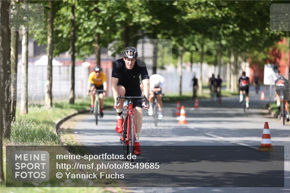 10.08.2025 - GEWOBA Citytriathlon Bremen Yannick Fuchs http://msf.ph/oto/8549685 10.08.2025 12:19:57 Radfahren 639, 719, 739, 764, 782, 784, 841, 920, 1027 meine-sportfotos.de