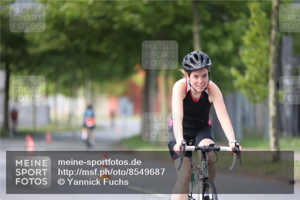 10.08.2025 - GEWOBA Citytriathlon Bremen Yannick Fuchs http://msf.ph/oto/8549687 10.08.2025 13:31:16 Radfahren 724, 922, 968 meine-sportfotos.de