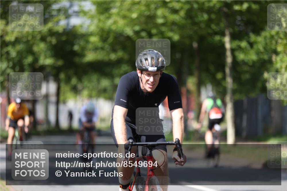 10.08.2025 - GEWOBA Citytriathlon Bremen Yannick Fuchs http://msf.ph/oto/8549694 10.08.2025 12:19:58 Radfahren 639, 719, 739, 764, 782, 784, 841, 844, 920, 1027 meine-sportfotos.de