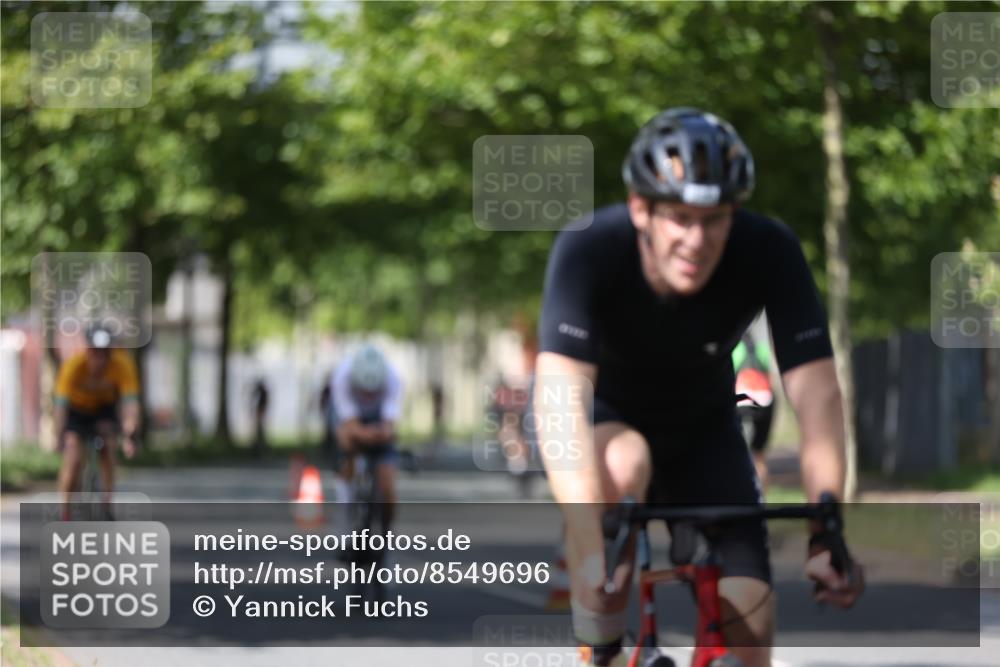 10.08.2025 - GEWOBA Citytriathlon Bremen Yannick Fuchs http://msf.ph/oto/8549696 10.08.2025 12:19:58 Radfahren 639, 719, 739, 764, 782, 784, 841, 844, 920, 1027 meine-sportfotos.de