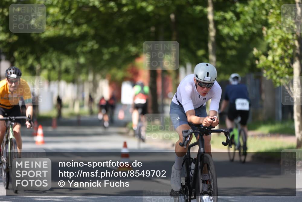 10.08.2025 - GEWOBA Citytriathlon Bremen Yannick Fuchs http://msf.ph/oto/8549702 10.08.2025 12:19:59 Radfahren 639, 719, 739, 764, 782, 784, 841, 844, 920, 1027 meine-sportfotos.de