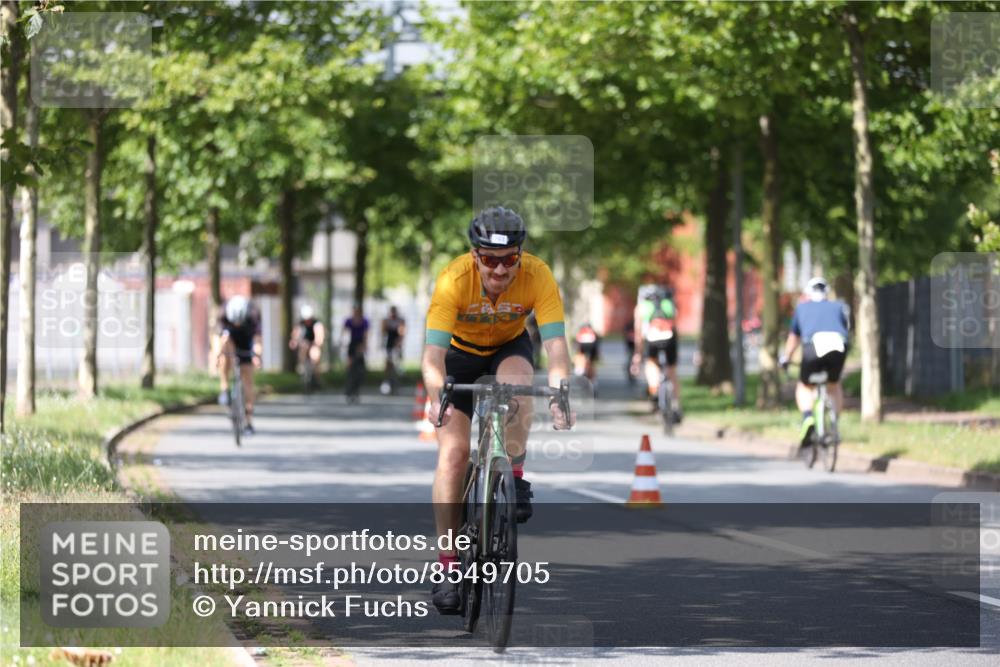 10.08.2025 - GEWOBA Citytriathlon Bremen Yannick Fuchs http://msf.ph/oto/8549705 10.08.2025 12:20:00 Radfahren 639, 719, 739, 764, 782, 784, 841, 844, 920, 1027 meine-sportfotos.de