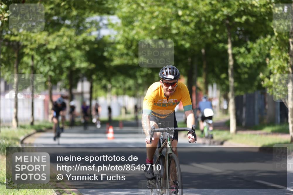 10.08.2025 - GEWOBA Citytriathlon Bremen Yannick Fuchs http://msf.ph/oto/8549710 10.08.2025 12:20:00 Radfahren 639, 719, 739, 764, 782, 784, 841, 844, 920, 1027 meine-sportfotos.de