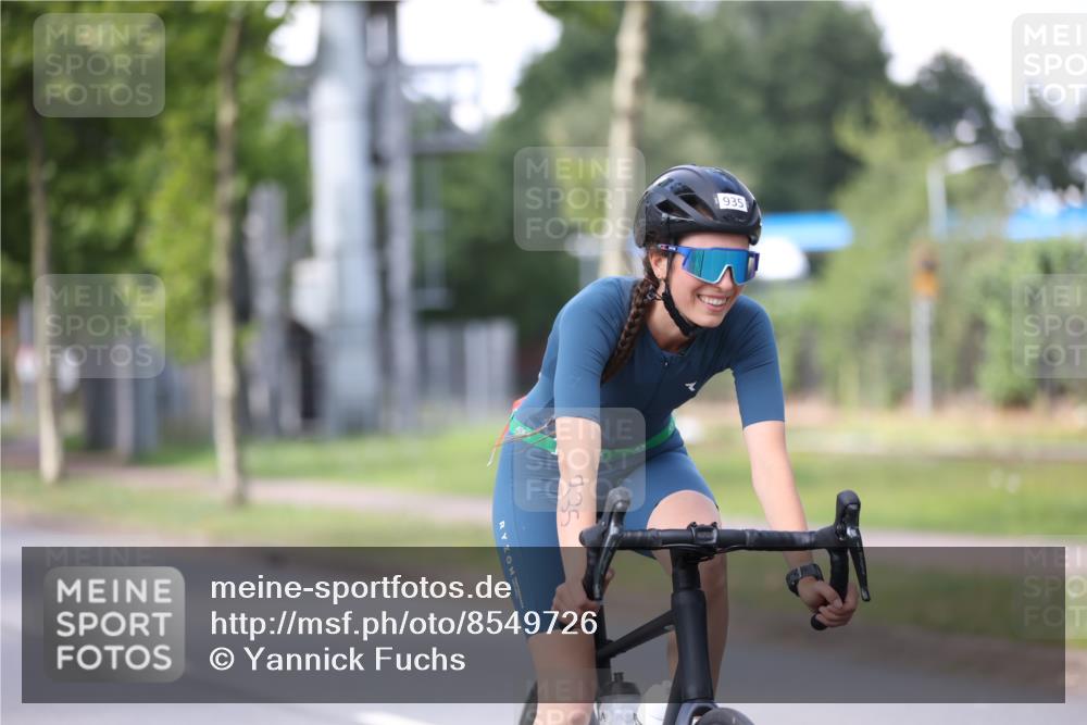 10.08.2025 - GEWOBA Citytriathlon Bremen Yannick Fuchs http://msf.ph/oto/8549726 10.08.2025 13:32:12 Radfahren 935, 1031 meine-sportfotos.de