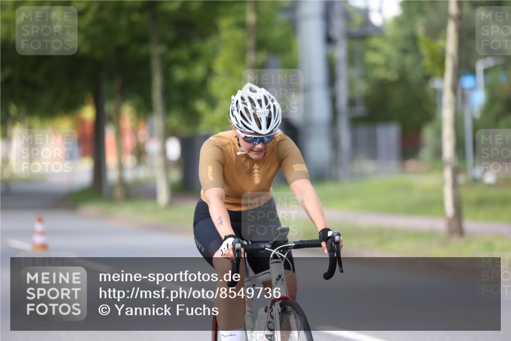 10.08.2025 - GEWOBA Citytriathlon Bremen Yannick Fuchs http://msf.ph/oto/8549736 10.08.2025 13:32:28 Radfahren 937, 1031 meine-sportfotos.de