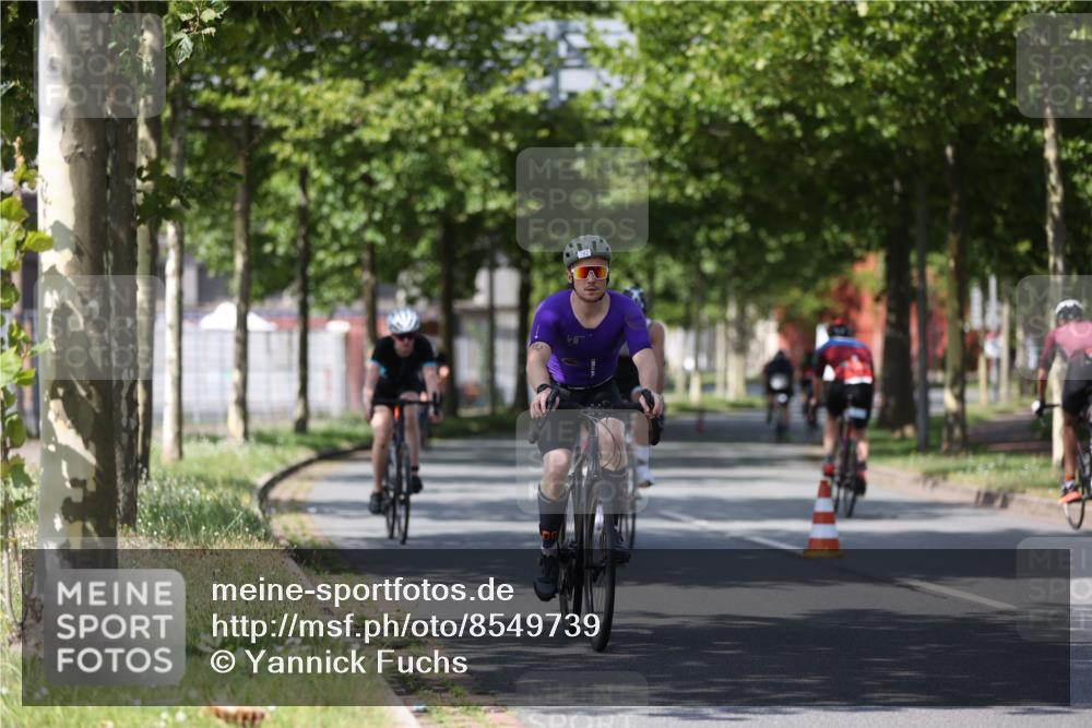 10.08.2025 - GEWOBA Citytriathlon Bremen Yannick Fuchs http://msf.ph/oto/8549739 10.08.2025 12:20:05 Radfahren 639, 739, 764, 782, 784, 841, 844, 920, 1027 meine-sportfotos.de