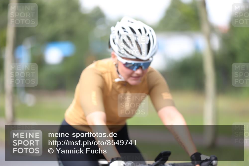 10.08.2025 - GEWOBA Citytriathlon Bremen Yannick Fuchs http://msf.ph/oto/8549741 10.08.2025 13:32:28 Radfahren 937, 1031 meine-sportfotos.de