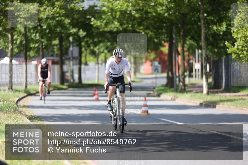 10.08.2025 - GEWOBA Citytriathlon Bremen Yannick Fuchs http://msf.ph/oto/8549762 10.08.2025 13:34:34 Radfahren 593, 865, 905, 924 meine-sportfotos.de