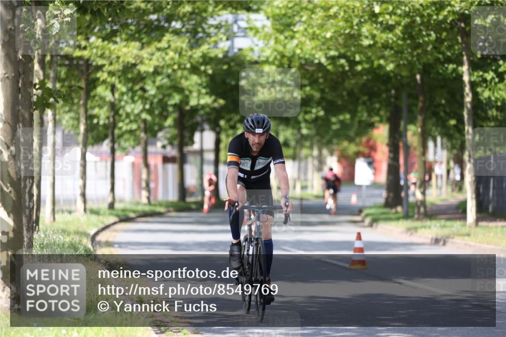 10.08.2025 - GEWOBA Citytriathlon Bremen Yannick Fuchs http://msf.ph/oto/8549769 10.08.2025 12:20:10 Radfahren 565, 570, 639, 720, 739, 764, 782, 784, 841, 844, 892, 920, 1027 meine-sportfotos.de