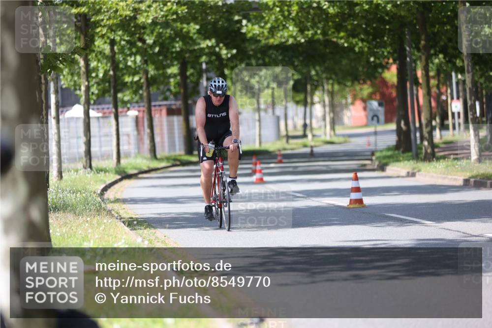 10.08.2025 - GEWOBA Citytriathlon Bremen Yannick Fuchs http://msf.ph/oto/8549770 10.08.2025 13:34:36 Radfahren 593, 865, 905, 924 meine-sportfotos.de