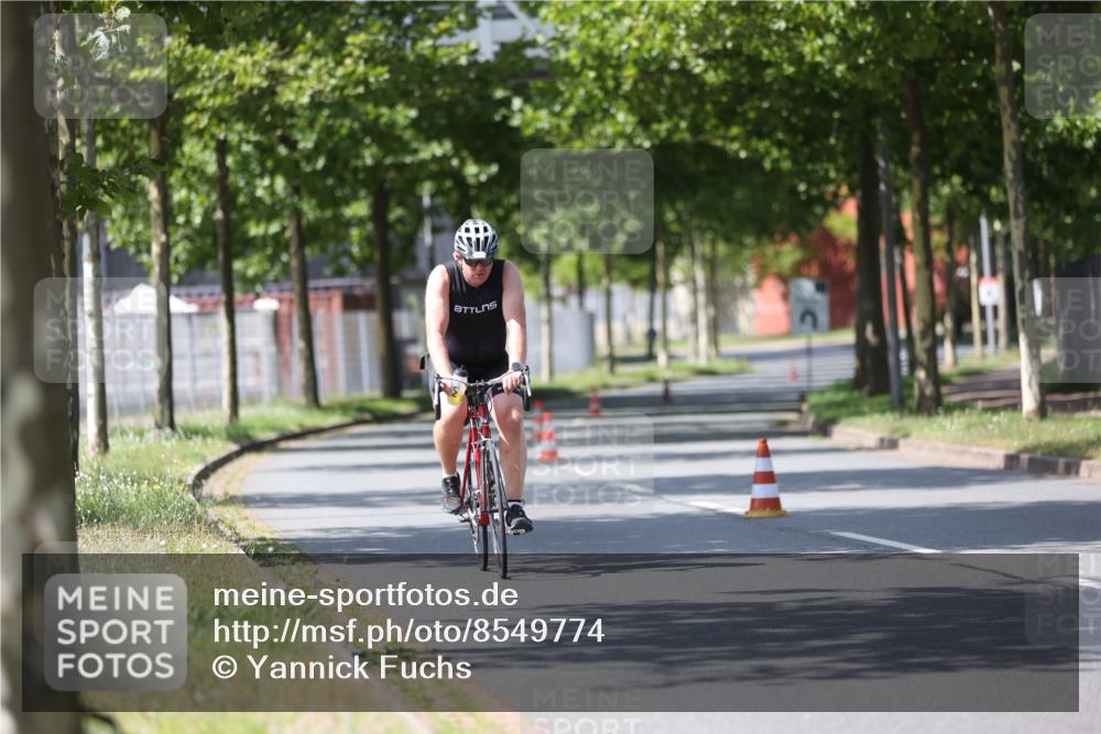 10.08.2025 - GEWOBA Citytriathlon Bremen Yannick Fuchs http://msf.ph/oto/8549774 10.08.2025 13:34:36 Radfahren 593, 865, 905, 924 meine-sportfotos.de