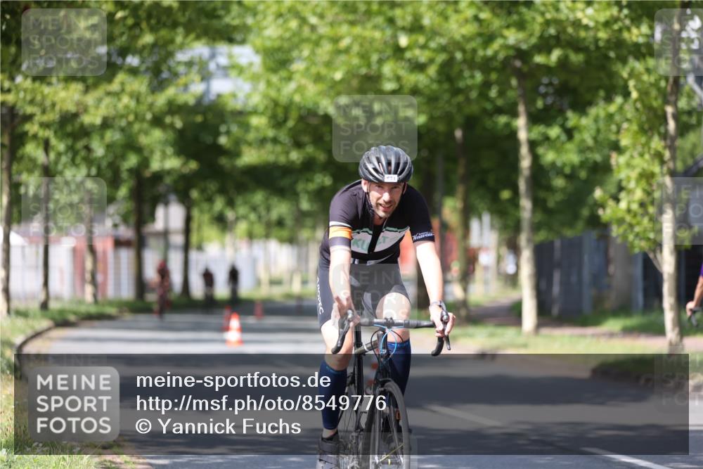 10.08.2025 - GEWOBA Citytriathlon Bremen Yannick Fuchs http://msf.ph/oto/8549776 10.08.2025 12:20:10 Radfahren 565, 570, 639, 720, 739, 764, 782, 784, 841, 844, 892, 920, 1027 meine-sportfotos.de