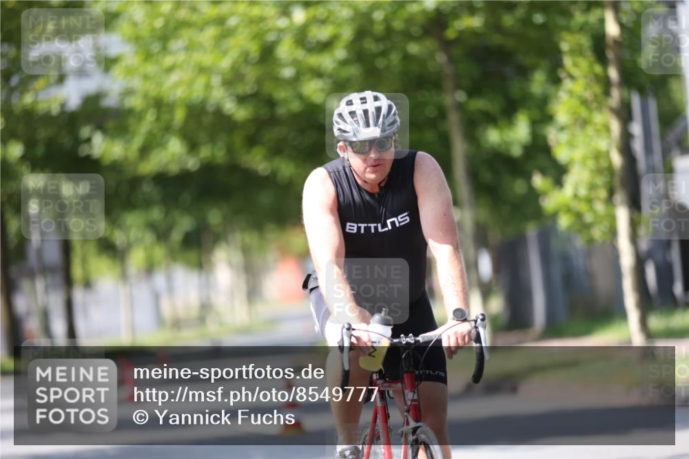 10.08.2025 - GEWOBA Citytriathlon Bremen Yannick Fuchs http://msf.ph/oto/8549777 10.08.2025 13:34:38 Radfahren 593, 865, 905, 924 meine-sportfotos.de