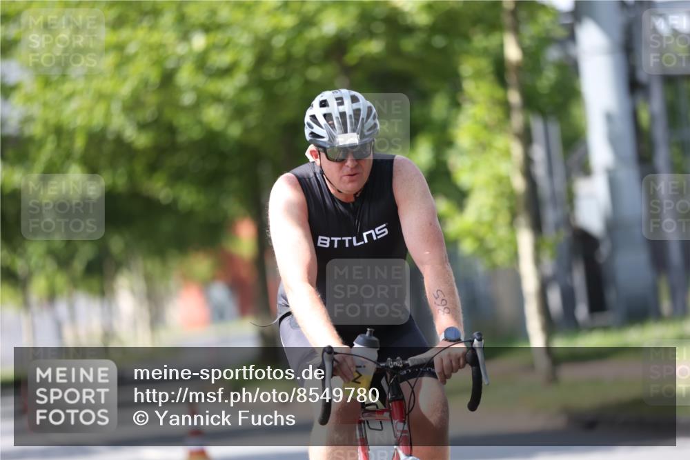 10.08.2025 - GEWOBA Citytriathlon Bremen Yannick Fuchs http://msf.ph/oto/8549780 10.08.2025 13:34:38 Radfahren 593, 865, 905, 924 meine-sportfotos.de