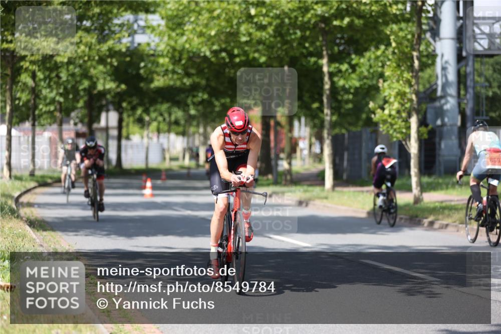 10.08.2025 - GEWOBA Citytriathlon Bremen Yannick Fuchs http://msf.ph/oto/8549784 10.08.2025 12:20:16 Radfahren 565, 570, 596, 639, 720, 782, 784, 844, 892, 920, 1027 meine-sportfotos.de