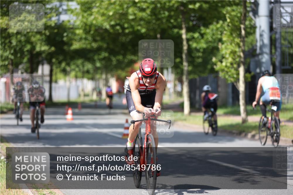 10.08.2025 - GEWOBA Citytriathlon Bremen Yannick Fuchs http://msf.ph/oto/8549786 10.08.2025 12:20:16 Radfahren 565, 570, 596, 639, 720, 782, 784, 844, 892, 920, 1027 meine-sportfotos.de