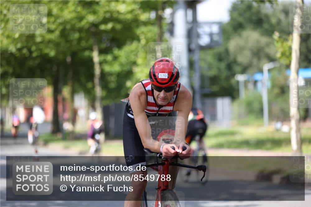 10.08.2025 - GEWOBA Citytriathlon Bremen Yannick Fuchs http://msf.ph/oto/8549788 10.08.2025 12:20:16 Radfahren 565, 570, 596, 639, 720, 782, 784, 844, 892, 920, 1027 meine-sportfotos.de