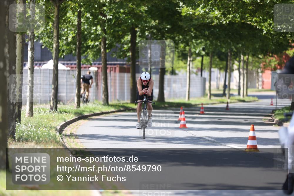 10.08.2025 - GEWOBA Citytriathlon Bremen Yannick Fuchs http://msf.ph/oto/8549790 10.08.2025 14:05:35 Radfahren 11 meine-sportfotos.de
