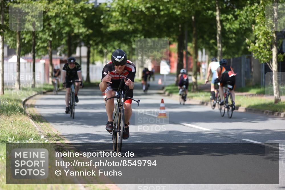 10.08.2025 - GEWOBA Citytriathlon Bremen Yannick Fuchs http://msf.ph/oto/8549794 10.08.2025 12:20:17 Radfahren 565, 570, 596, 639, 720, 782, 784, 844, 892, 920 meine-sportfotos.de