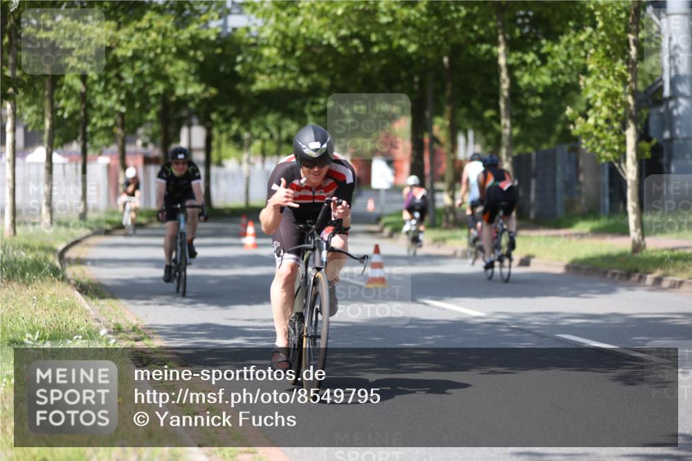10.08.2025 - GEWOBA Citytriathlon Bremen Yannick Fuchs http://msf.ph/oto/8549795 10.08.2025 12:20:17 Radfahren 565, 570, 596, 639, 720, 782, 784, 844, 892, 920 meine-sportfotos.de