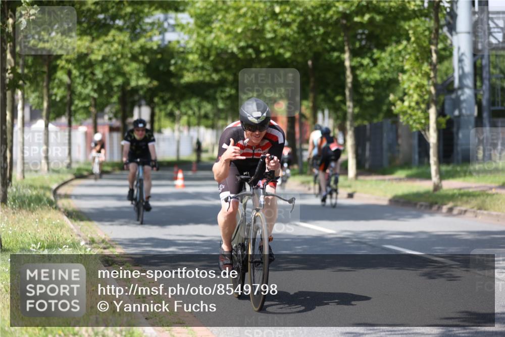 10.08.2025 - GEWOBA Citytriathlon Bremen Yannick Fuchs http://msf.ph/oto/8549798 10.08.2025 12:20:17 Radfahren 565, 570, 596, 639, 720, 782, 784, 844, 892, 920 meine-sportfotos.de