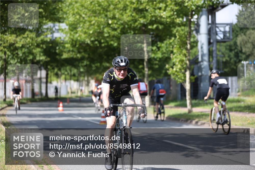 10.08.2025 - GEWOBA Citytriathlon Bremen Yannick Fuchs http://msf.ph/oto/8549812 10.08.2025 12:20:19 Radfahren 565, 570, 596, 631, 720, 782, 784, 844, 892, 920 meine-sportfotos.de