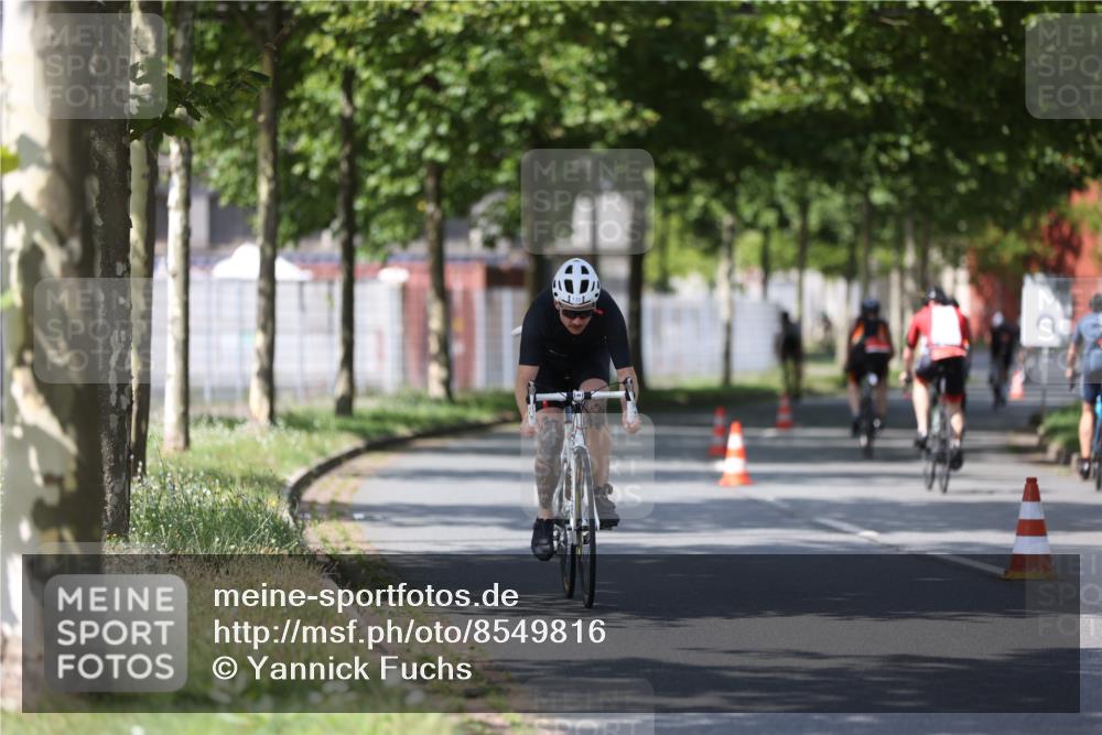 10.08.2025 - GEWOBA Citytriathlon Bremen Yannick Fuchs http://msf.ph/oto/8549816 10.08.2025 12:20:20 Radfahren 565, 570, 596, 631, 720, 782, 784, 844, 892 meine-sportfotos.de