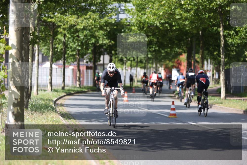 10.08.2025 - GEWOBA Citytriathlon Bremen Yannick Fuchs http://msf.ph/oto/8549821 10.08.2025 12:20:21 Radfahren 565, 570, 596, 631, 720, 844, 892 meine-sportfotos.de