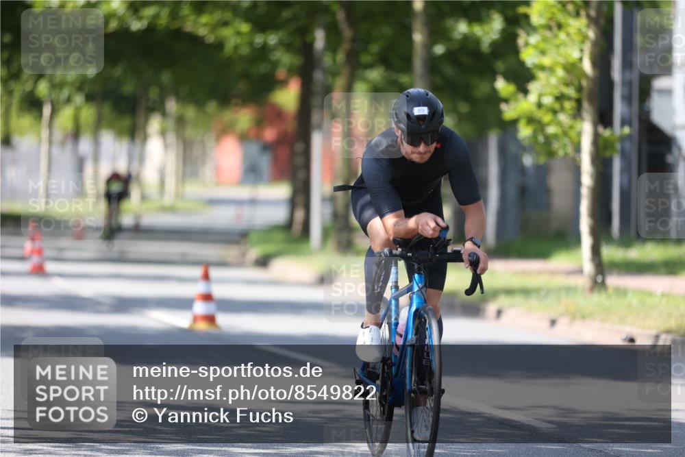 10.08.2025 - GEWOBA Citytriathlon Bremen Yannick Fuchs http://msf.ph/oto/8549822 10.08.2025 14:07:37 Radfahren 89 meine-sportfotos.de