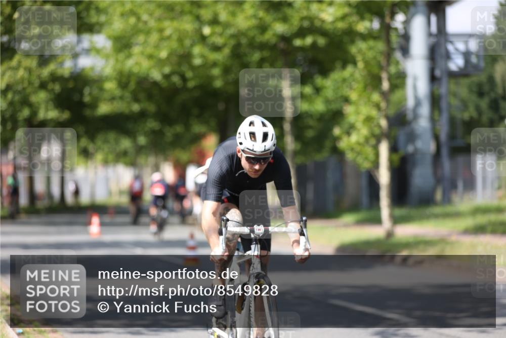 10.08.2025 - GEWOBA Citytriathlon Bremen Yannick Fuchs http://msf.ph/oto/8549828 10.08.2025 12:20:22 Radfahren 563, 565, 570, 596, 631, 720, 734, 844, 892 meine-sportfotos.de