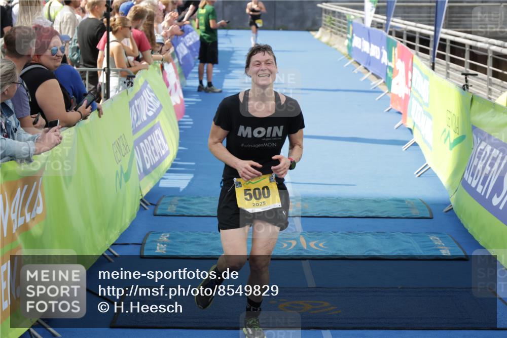 10.08.2025 - GEWOBA Citytriathlon Bremen H.Heesch http://msf.ph/oto/8549829 10.08.2025 11:38:38 Ziel 500 meine-sportfotos.de