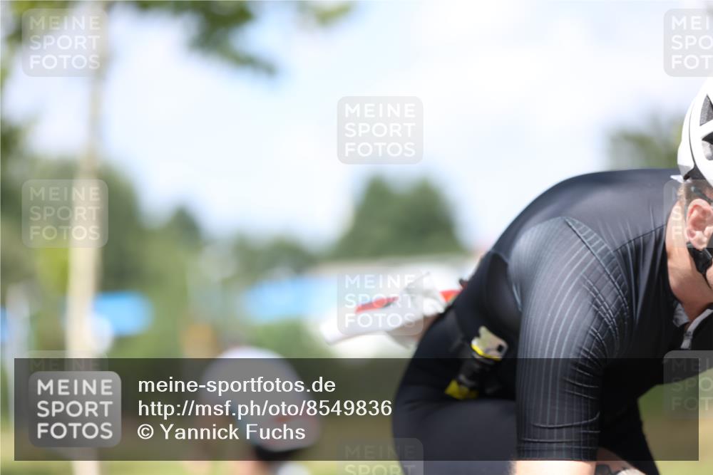 10.08.2025 - GEWOBA Citytriathlon Bremen Yannick Fuchs http://msf.ph/oto/8549836 10.08.2025 12:20:22 Radfahren 563, 565, 570, 596, 631, 720, 734, 844, 892 meine-sportfotos.de