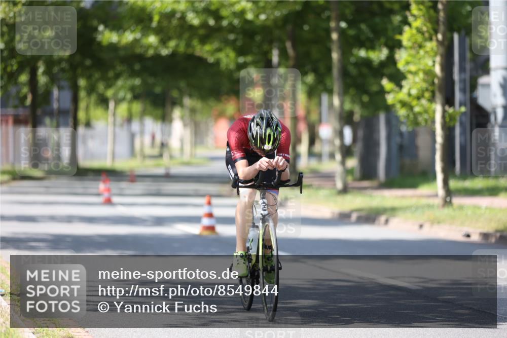 10.08.2025 - GEWOBA Citytriathlon Bremen Yannick Fuchs http://msf.ph/oto/8549844 10.08.2025 14:08:21 Radfahren 3 meine-sportfotos.de