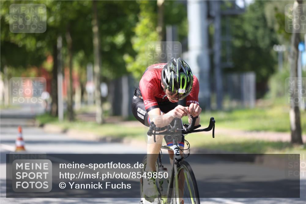 10.08.2025 - GEWOBA Citytriathlon Bremen Yannick Fuchs http://msf.ph/oto/8549850 10.08.2025 14:08:21 Radfahren 3 meine-sportfotos.de