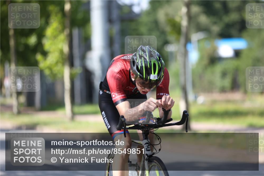 10.08.2025 - GEWOBA Citytriathlon Bremen Yannick Fuchs http://msf.ph/oto/8549851 10.08.2025 14:08:22 Radfahren 3 meine-sportfotos.de