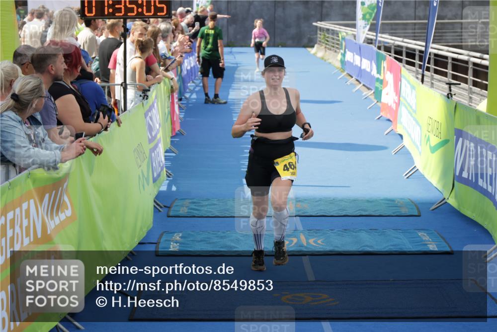 10.08.2025 - GEWOBA Citytriathlon Bremen H.Heesch http://msf.ph/oto/8549853 10.08.2025 11:38:46 Ziel 458, 464 meine-sportfotos.de