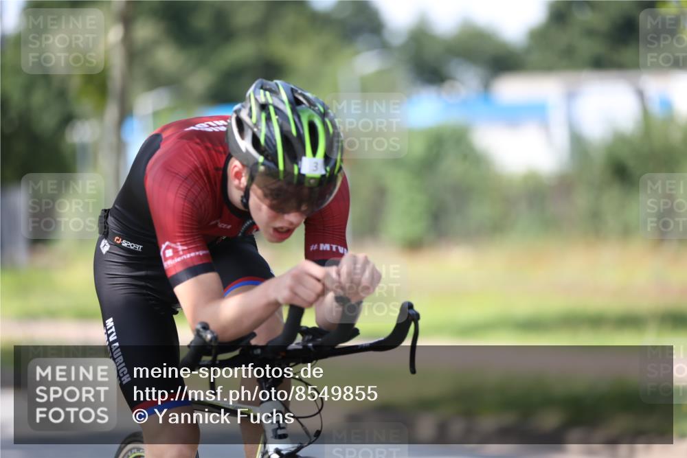 10.08.2025 - GEWOBA Citytriathlon Bremen Yannick Fuchs http://msf.ph/oto/8549855 10.08.2025 14:08:22 Radfahren 3 meine-sportfotos.de