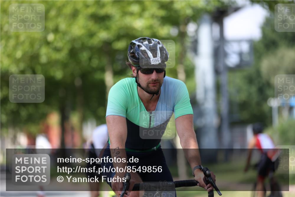 10.08.2025 - GEWOBA Citytriathlon Bremen Yannick Fuchs http://msf.ph/oto/8549856 10.08.2025 12:20:28 Radfahren 563, 565, 570, 596, 631, 720, 734, 829, 892, 900 meine-sportfotos.de