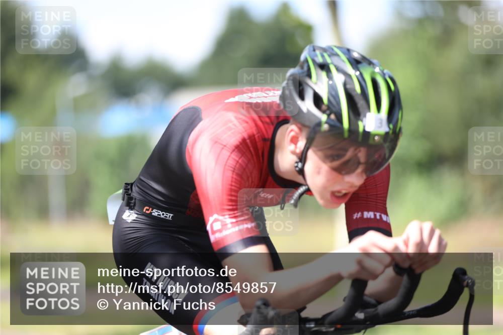 10.08.2025 - GEWOBA Citytriathlon Bremen Yannick Fuchs http://msf.ph/oto/8549857 10.08.2025 14:08:22 Radfahren 3 meine-sportfotos.de