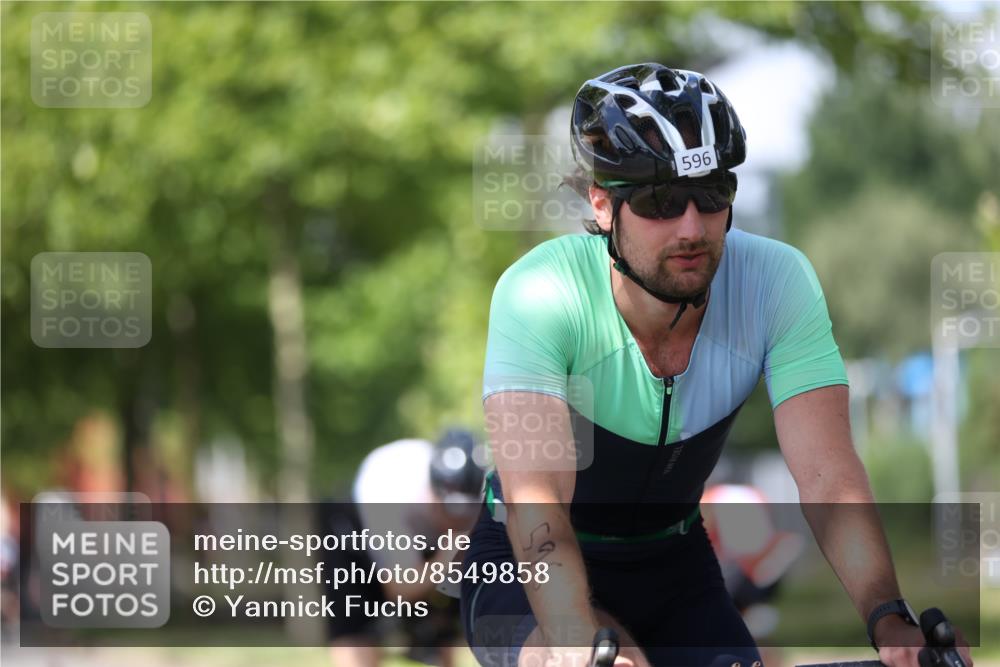 10.08.2025 - GEWOBA Citytriathlon Bremen Yannick Fuchs http://msf.ph/oto/8549858 10.08.2025 12:20:29 Radfahren 563, 565, 570, 596, 631, 720, 734, 829, 892, 900 meine-sportfotos.de