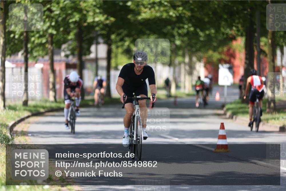 10.08.2025 - GEWOBA Citytriathlon Bremen Yannick Fuchs http://msf.ph/oto/8549862 10.08.2025 12:20:31 Radfahren 563, 565, 570, 596, 631, 720, 734, 829, 892, 900 meine-sportfotos.de
