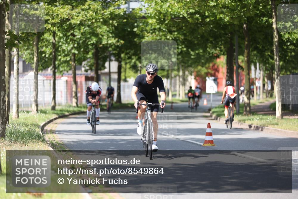 10.08.2025 - GEWOBA Citytriathlon Bremen Yannick Fuchs http://msf.ph/oto/8549864 10.08.2025 12:20:31 Radfahren 563, 565, 570, 596, 631, 720, 734, 829, 892, 900 meine-sportfotos.de