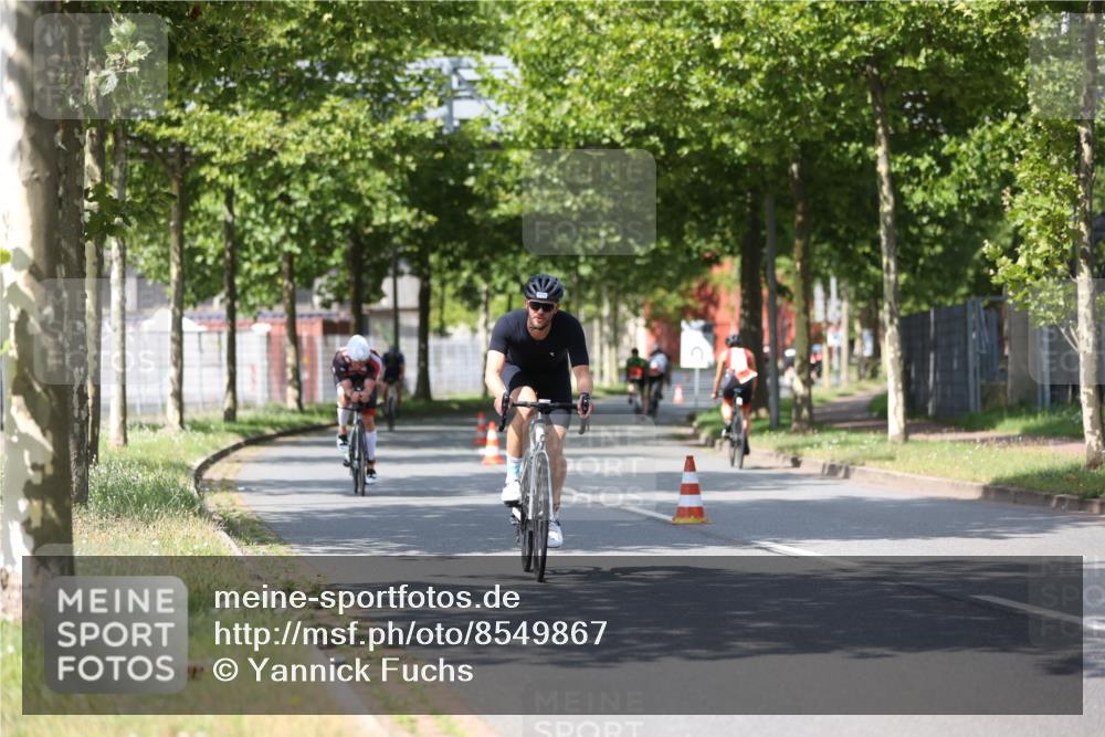 10.08.2025 - GEWOBA Citytriathlon Bremen Yannick Fuchs http://msf.ph/oto/8549867 10.08.2025 12:20:31 Radfahren 563, 565, 570, 596, 631, 720, 734, 829, 892, 900 meine-sportfotos.de