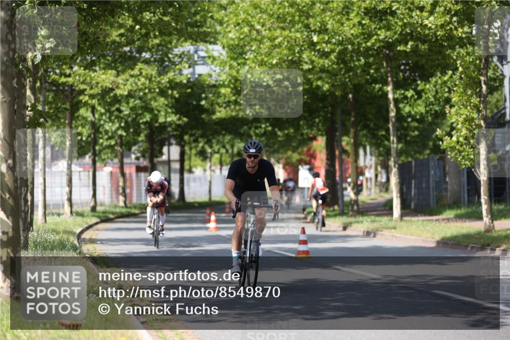 10.08.2025 - GEWOBA Citytriathlon Bremen Yannick Fuchs http://msf.ph/oto/8549870 10.08.2025 12:20:31 Radfahren 563, 565, 570, 596, 631, 720, 734, 829, 892, 900 meine-sportfotos.de