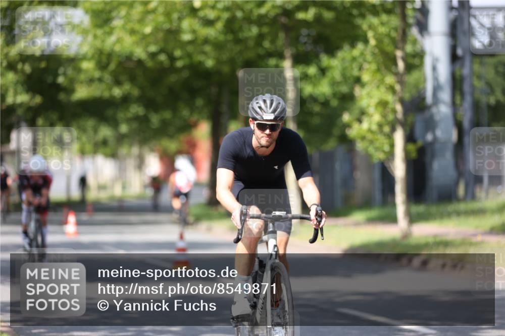 10.08.2025 - GEWOBA Citytriathlon Bremen Yannick Fuchs http://msf.ph/oto/8549871 10.08.2025 12:20:32 Radfahren 563, 565, 596, 631, 720, 734, 829, 900 meine-sportfotos.de